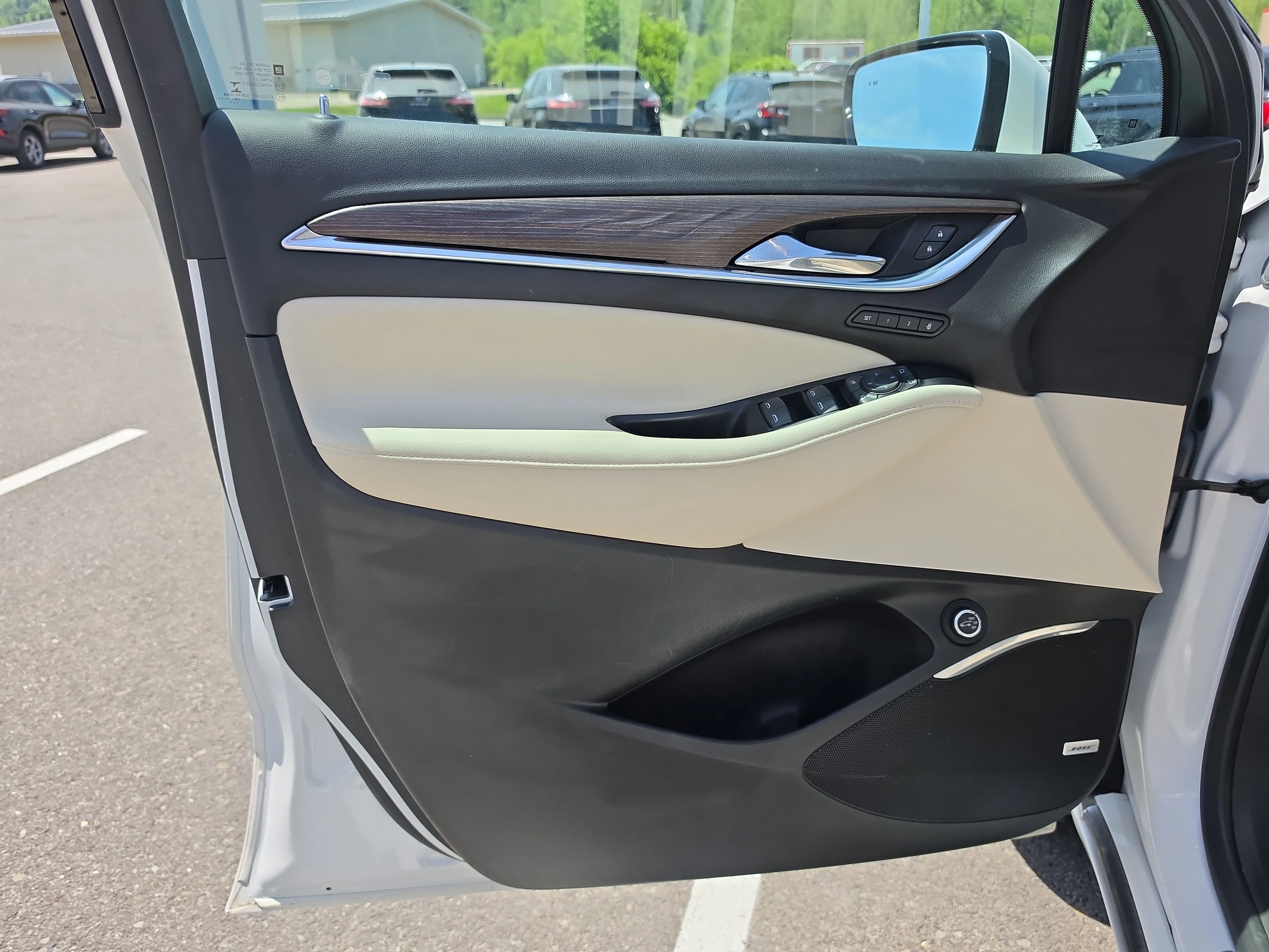 Used 2023 White Frost Tricoat Buick Avenir image 18