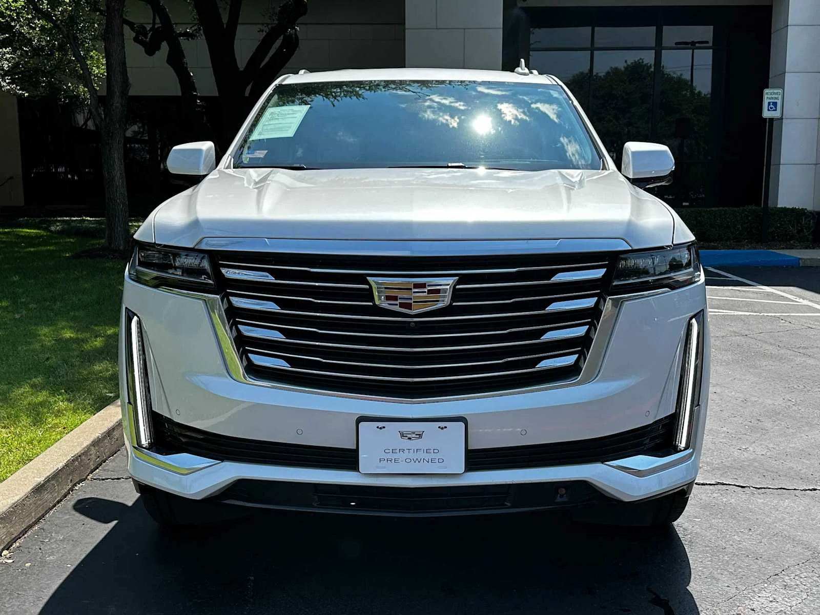Used 2023 Crystal White Tricoat Cadillac Premium Luxury Platinum image 2