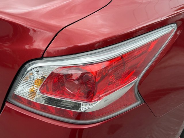 Used 2015 Red Nissan 2.5 S image 45