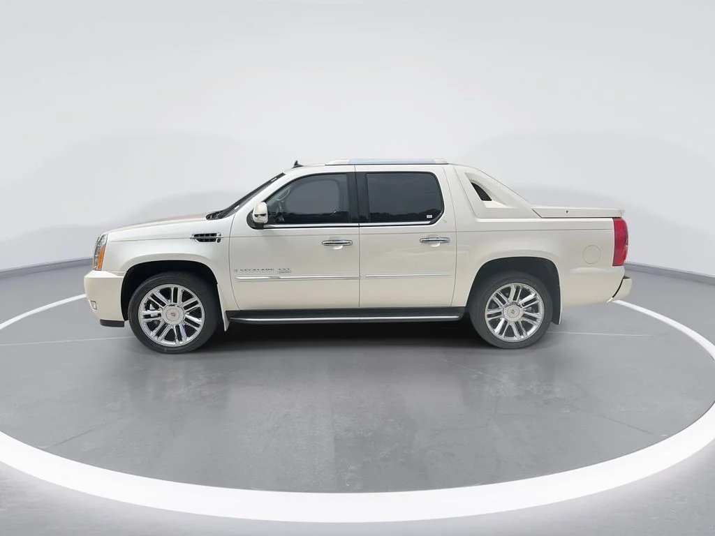Used 2007 White Cadillac Base image 5