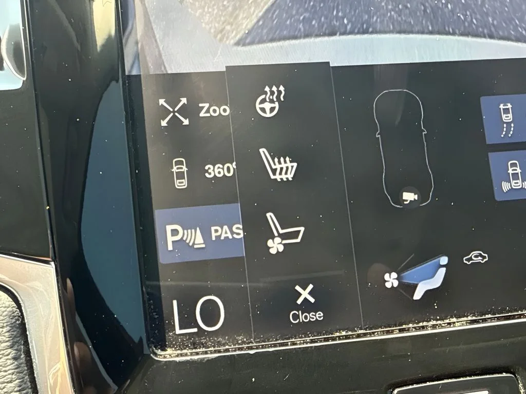Used 2019 White Volvo T6 Inscription image 14