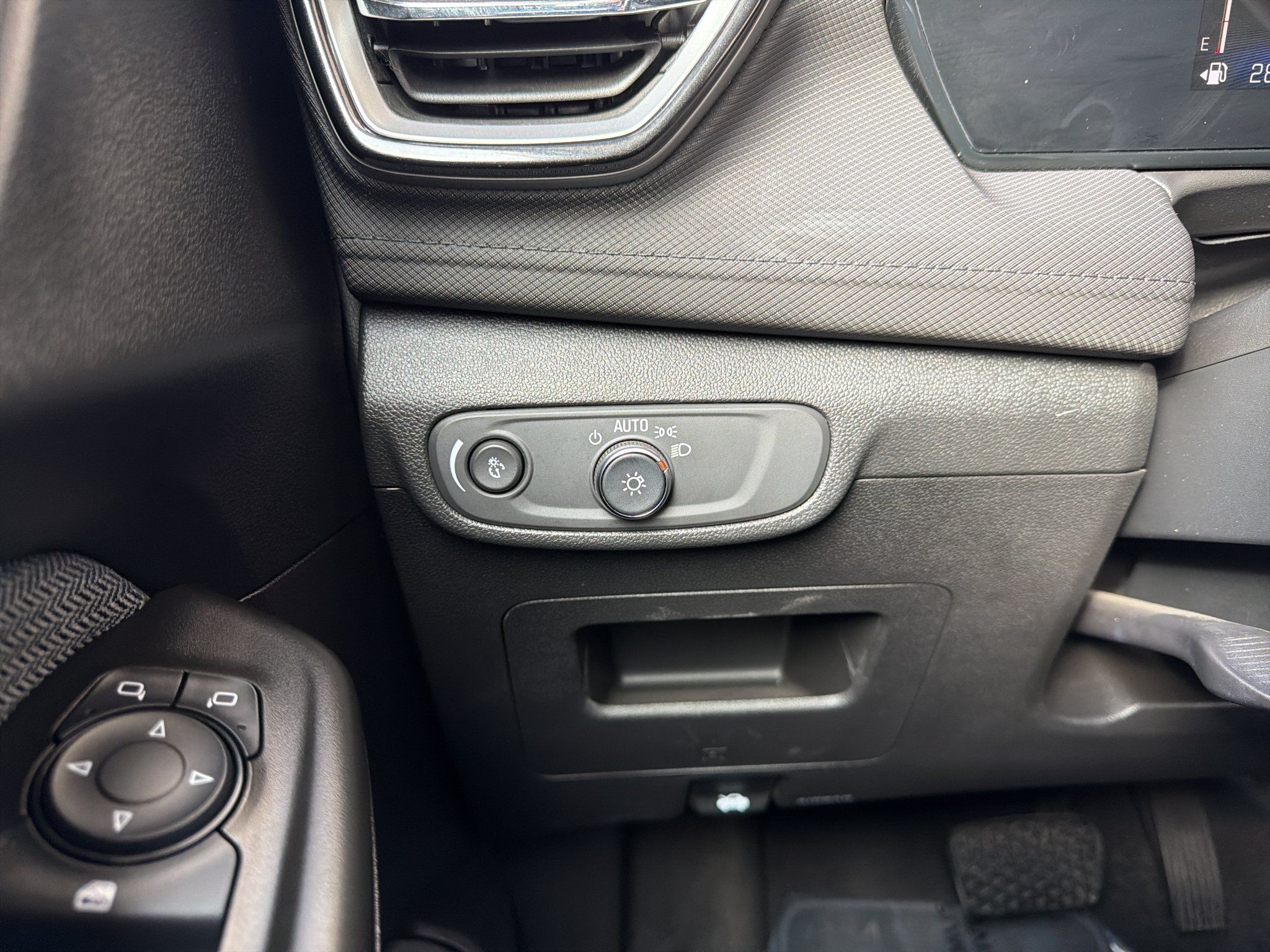 Used 2025 Sterling Gray Metallic Chevrolet LT image 24