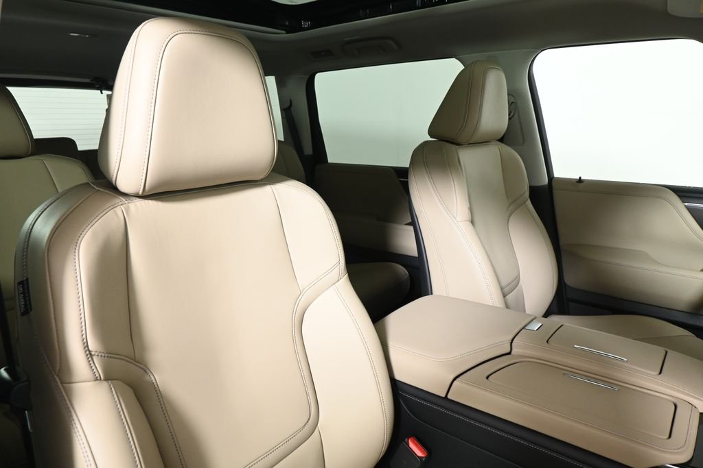 New 2026 RADIANT WHITE INFINITI Pure 4WD image 35
