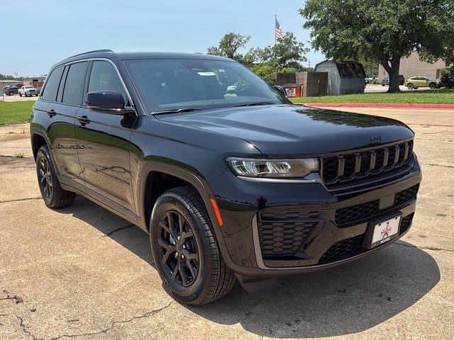 2026 Jeep Grand Cherokee Laredo Altitude