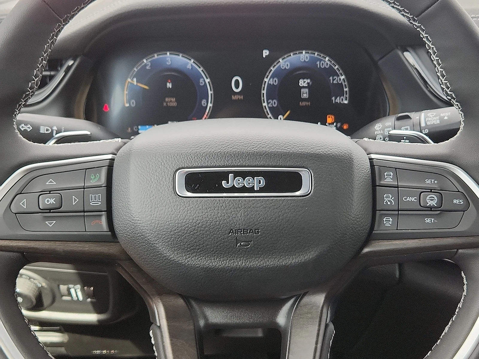 New 2027 High-Gloss Black Paint Jeep L LIMITED 4X4 image 20