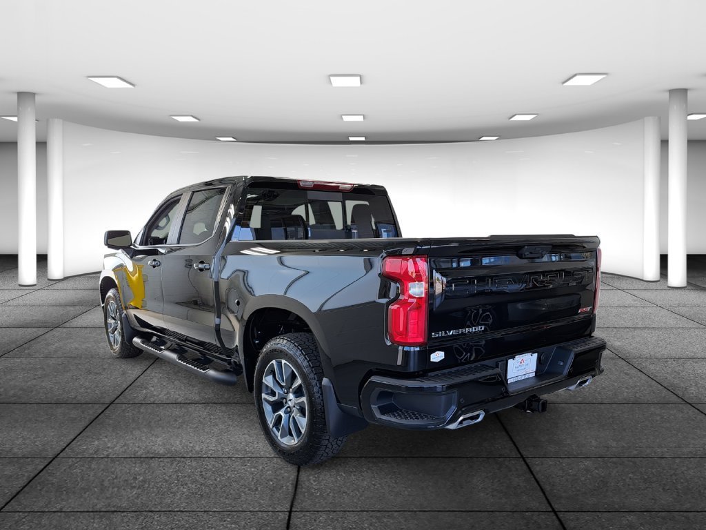 2026 Chevrolet Silverado 1500 RST Crew Cab Pickup Slide 5