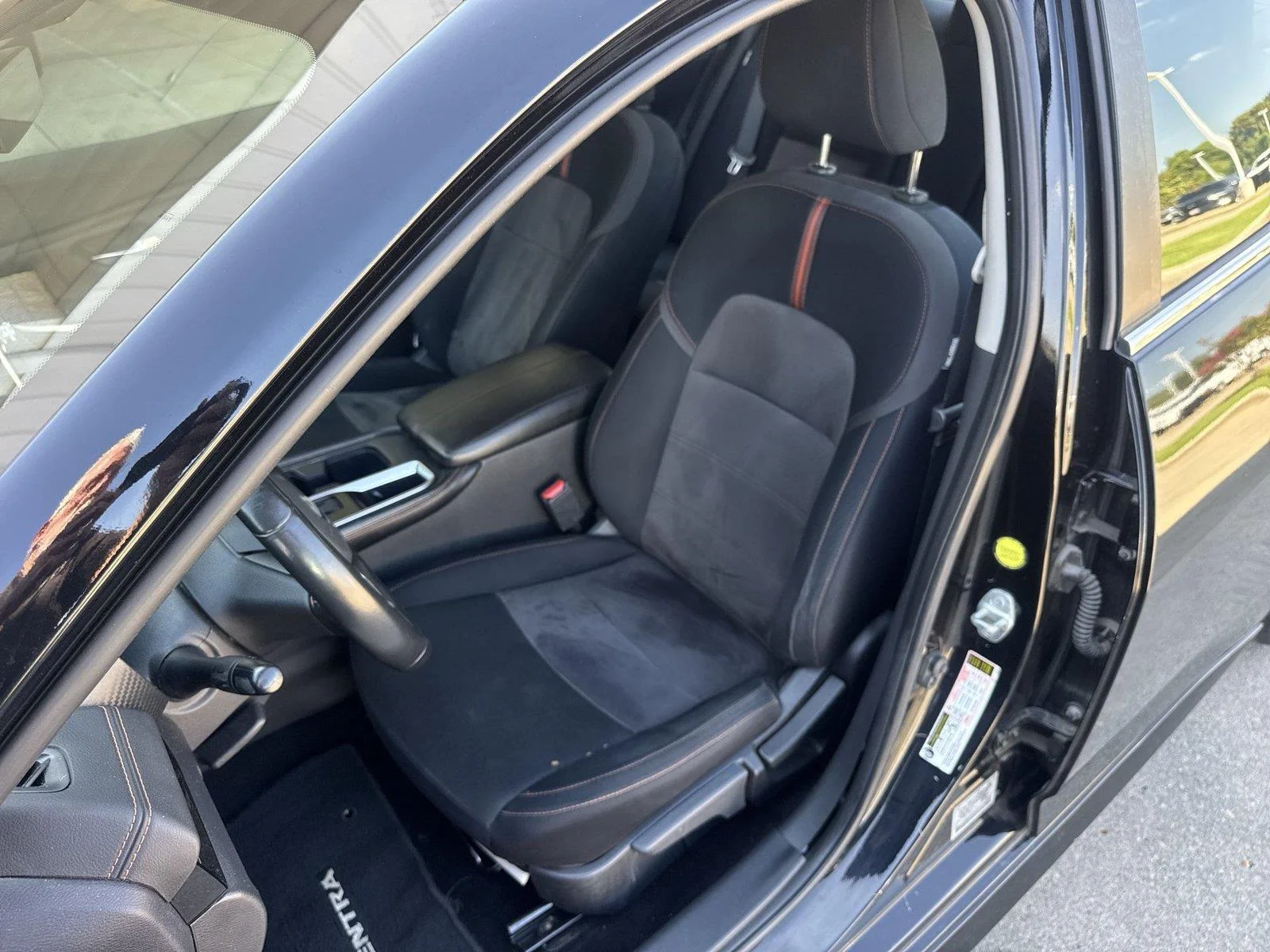 Used 2022 Super Black Nissan SR image 18