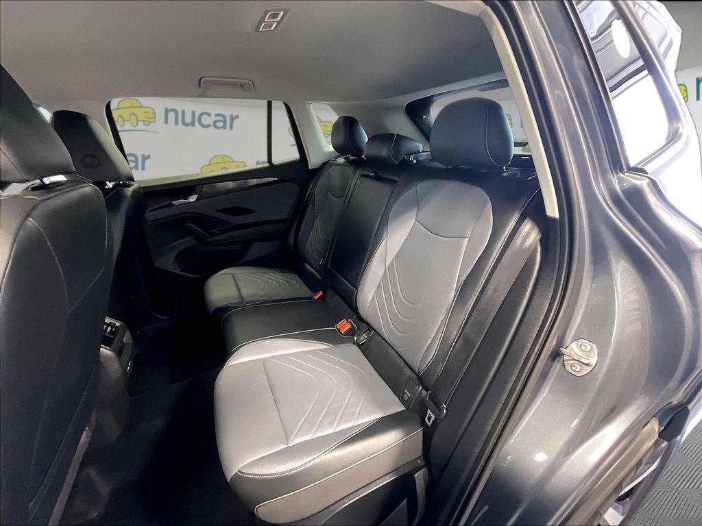 Used 2025 Gray Volkswagen 2.0T SE image 15