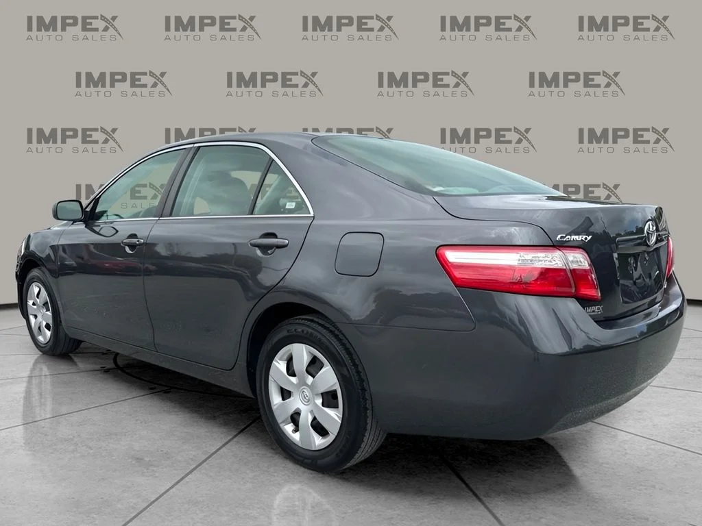 Used 2008 Gray Toyota LE image 3
