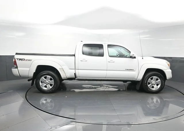 Used 2015 White Toyota Base image 8
