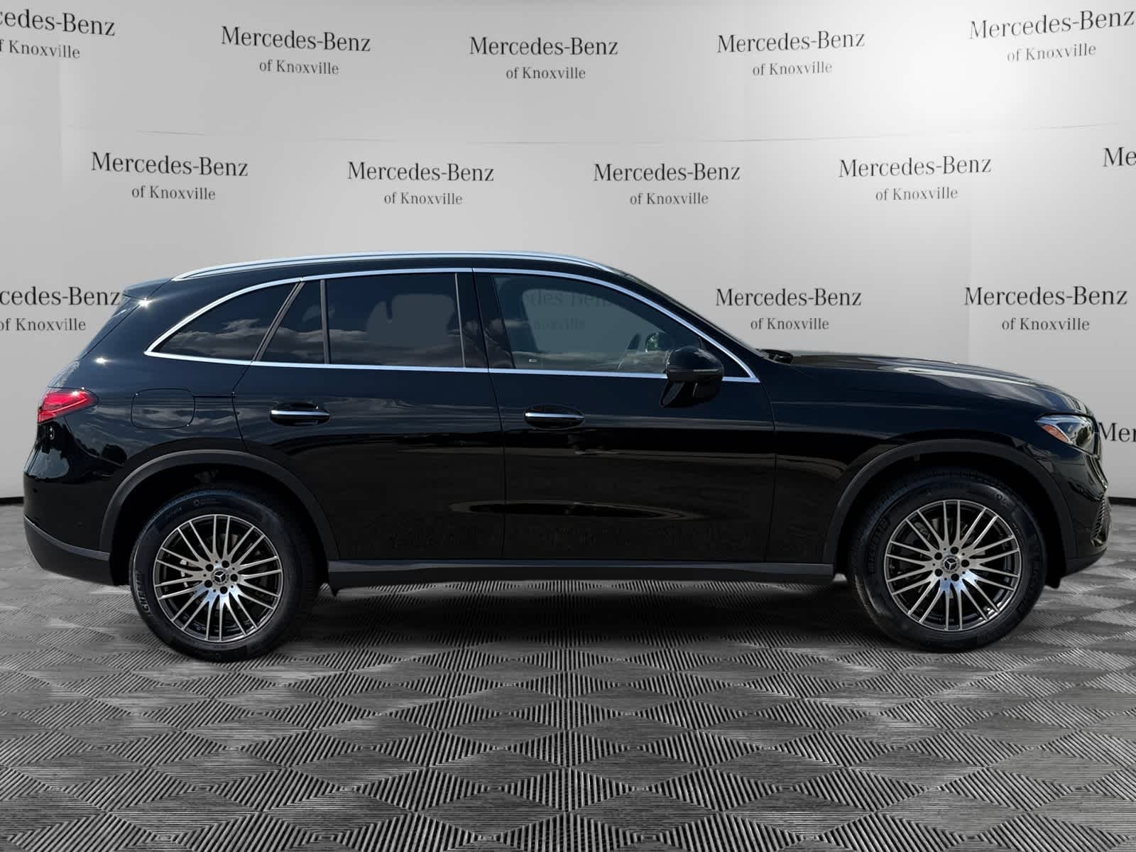 Certified Used 2025  Mercedes-Benz GLC 300 image 6