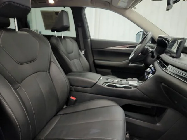 Used 2026 White INFINITI LUXE image 26
