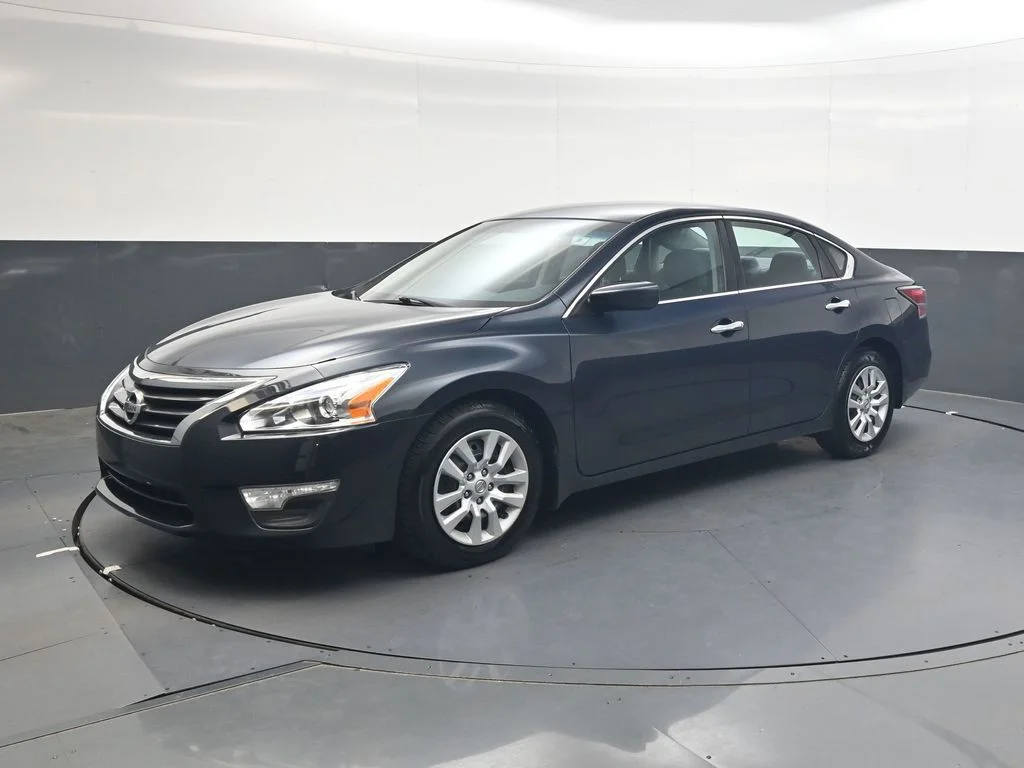 Used 2015 Storm Nissan 2.5 S image 8