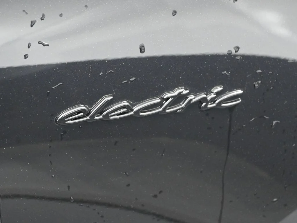 2025 Porsche Macan S - Photo 10