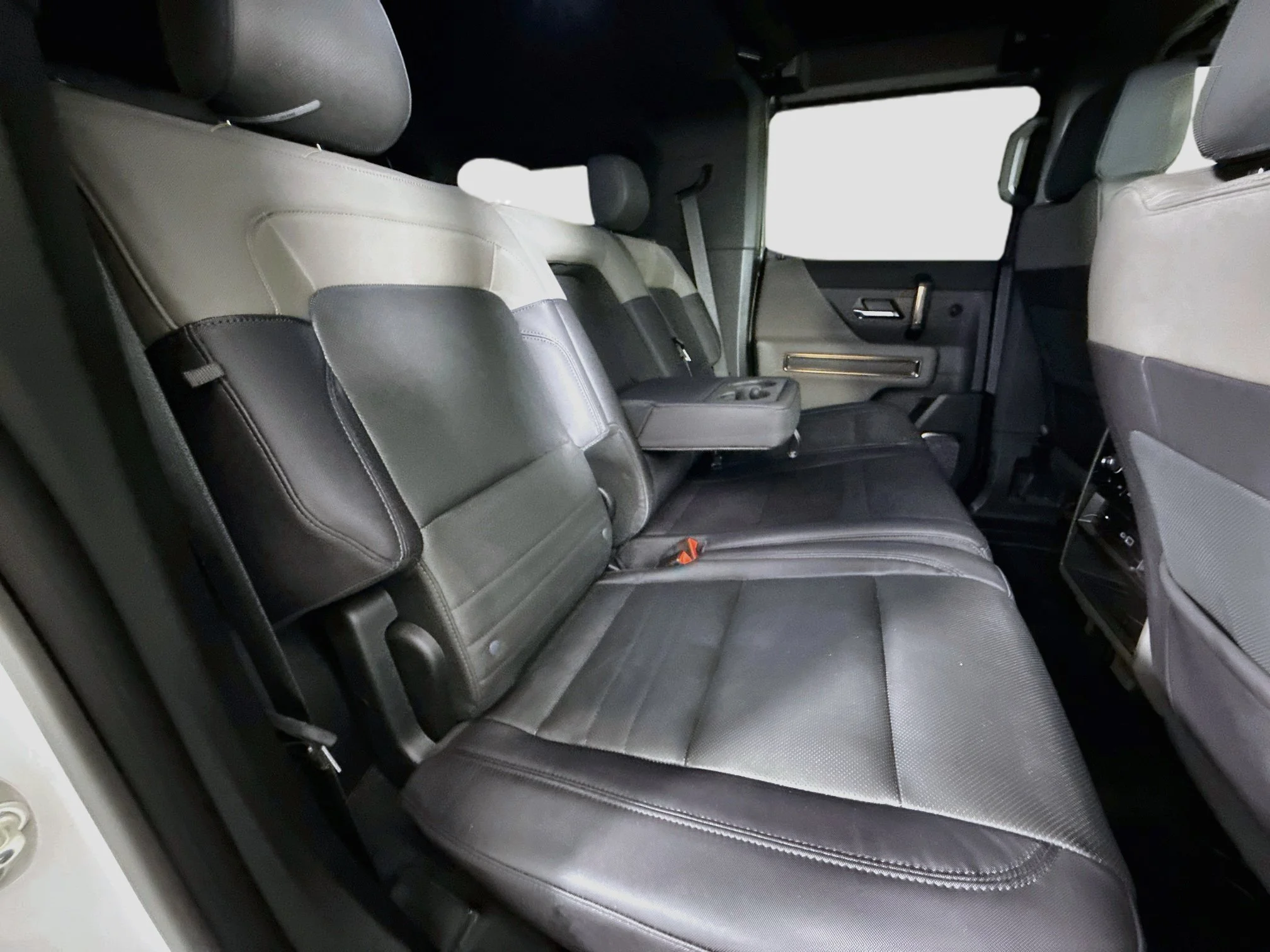 Used 2025 Interstellar White GMC 2X image 30