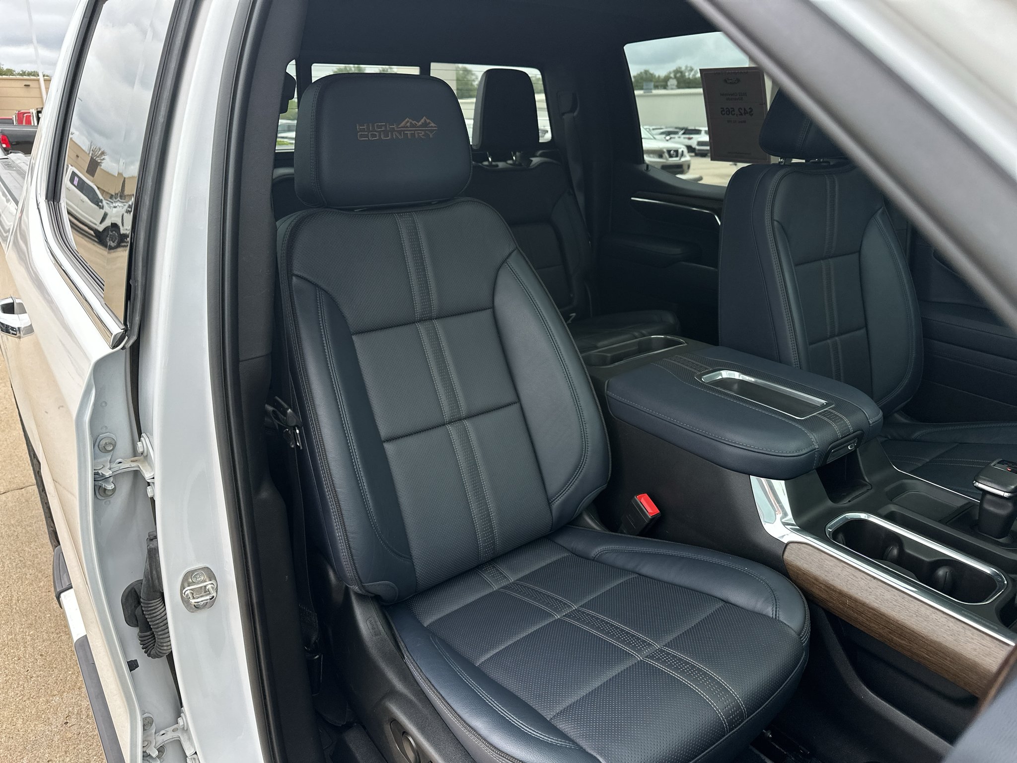 Used 2022 Iridescent Pearl Tricoat Chevrolet High Country image 37