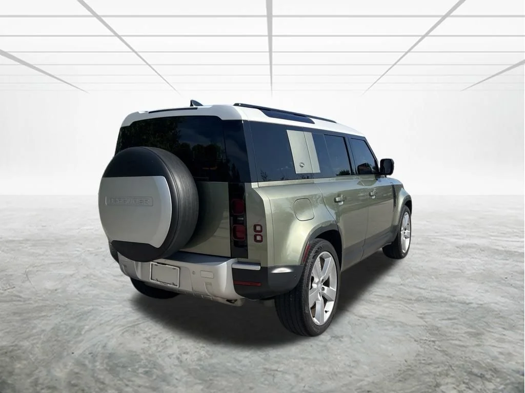 Used 2024 Green Land Rover S image 6