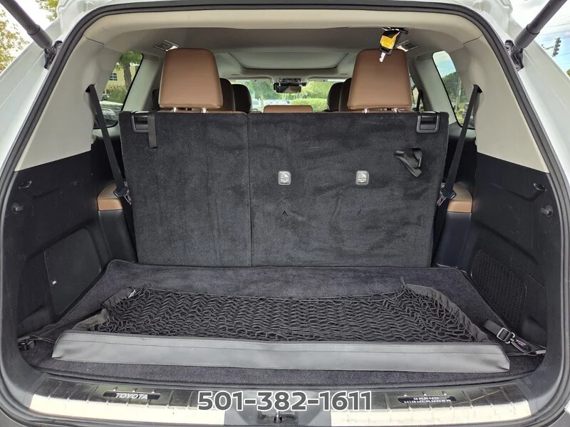 Used 2024 Pearl TOYOTA PLATINUM AWD image 21