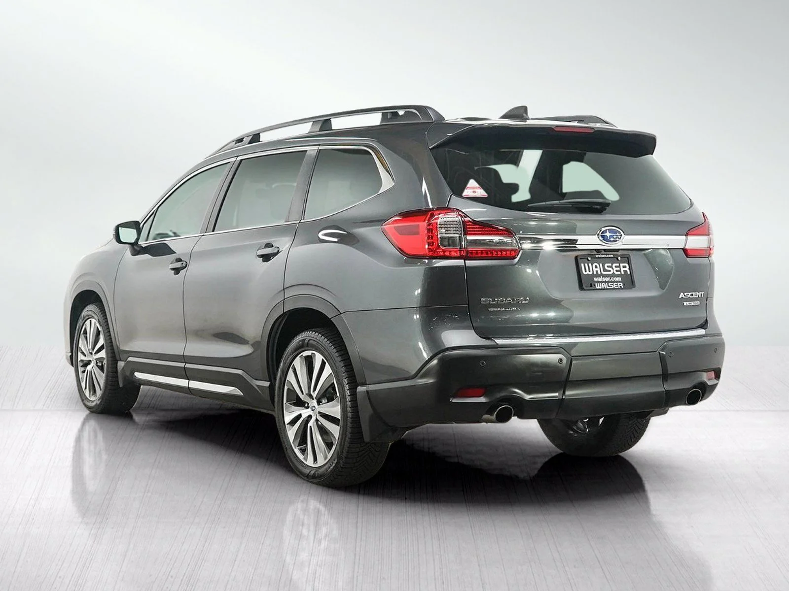 Used 2020 Magnetite Gray Metallic Subaru Limited image 4