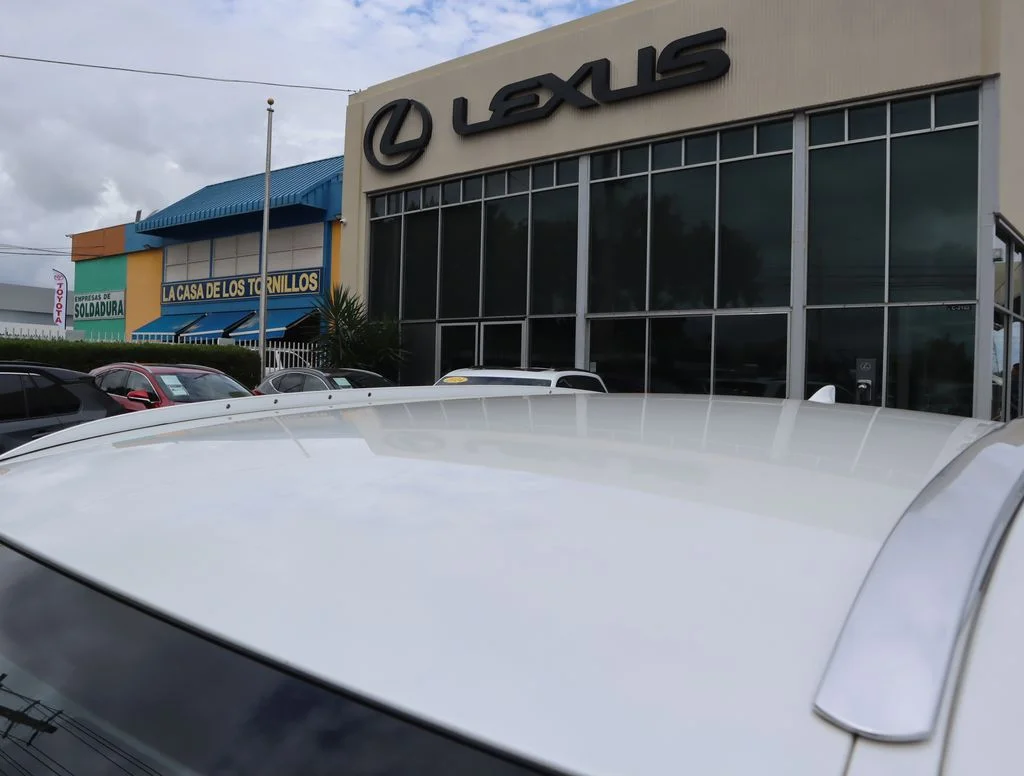 Used 2025 White Lexus 300h image 11