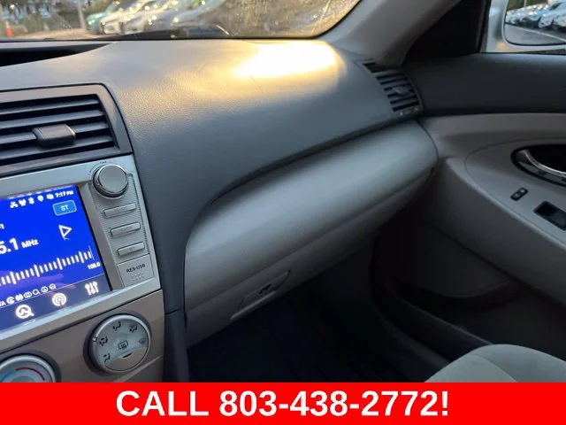 Used 2009 Silver Toyota  image 24