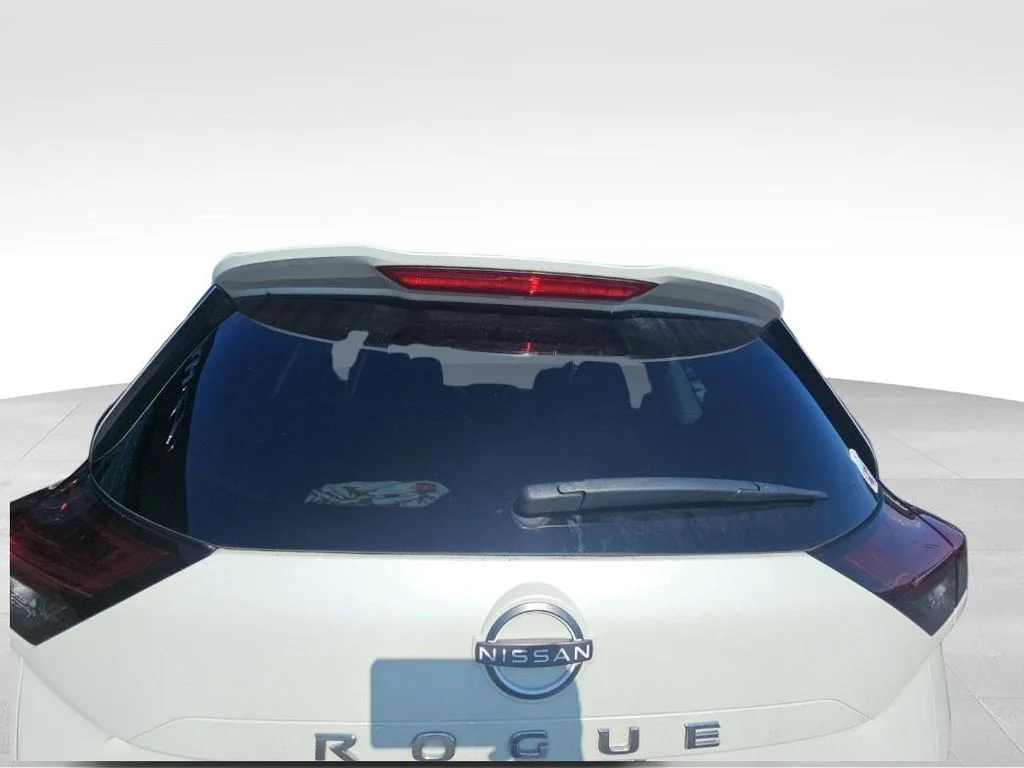 Used 2022 White Nissan SV image 9