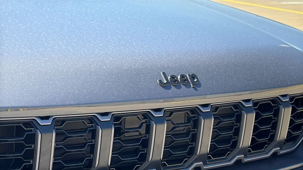 New 2026 Baltic Gray Metallic Clear-Coat Exterior Paint Jeep Limited image 3