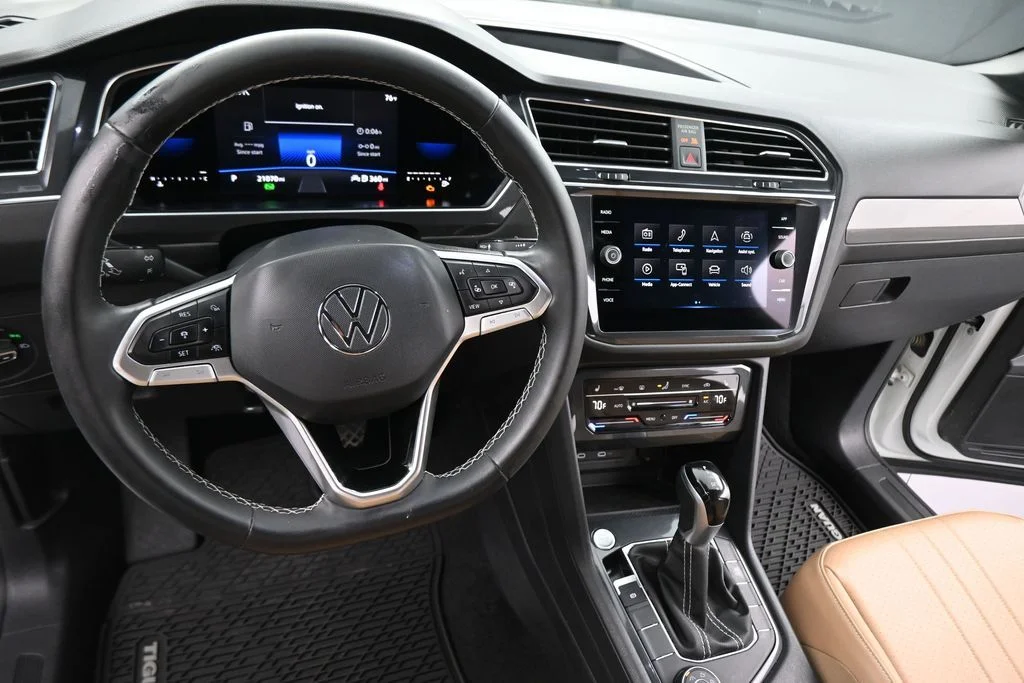 Used 2023 White Volkswagen 2.0T SE image 39