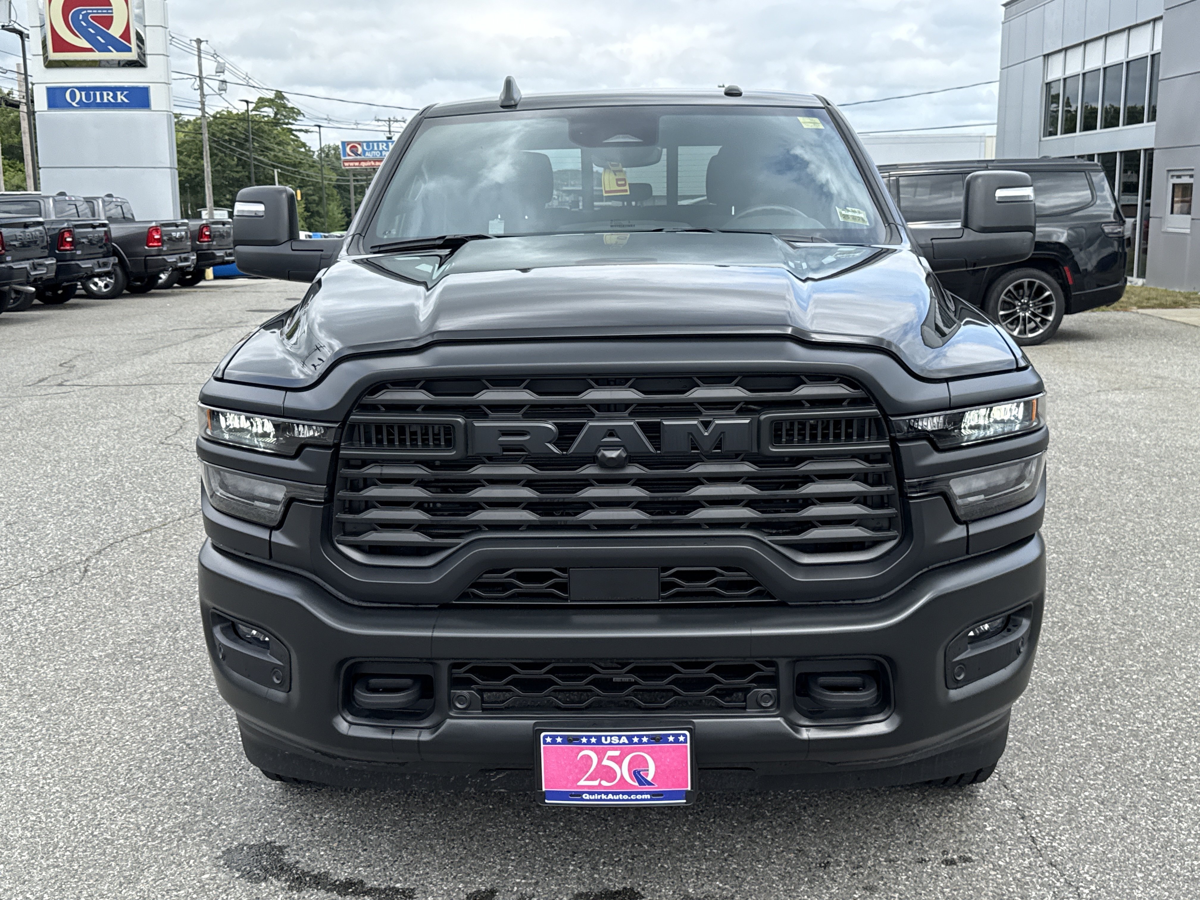 New 2026 Diamond Black Crystal Pearl-Coat Exterior Paint RAM Tradesman image 10