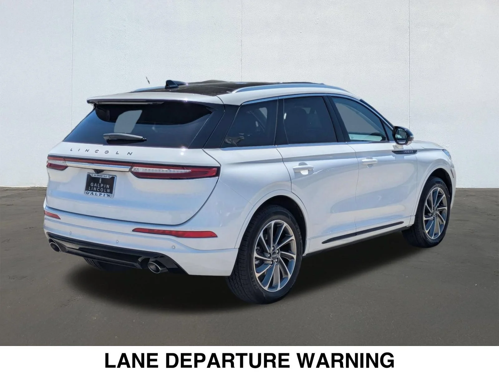 Used 2024 White Lincoln Grand Touring image 5