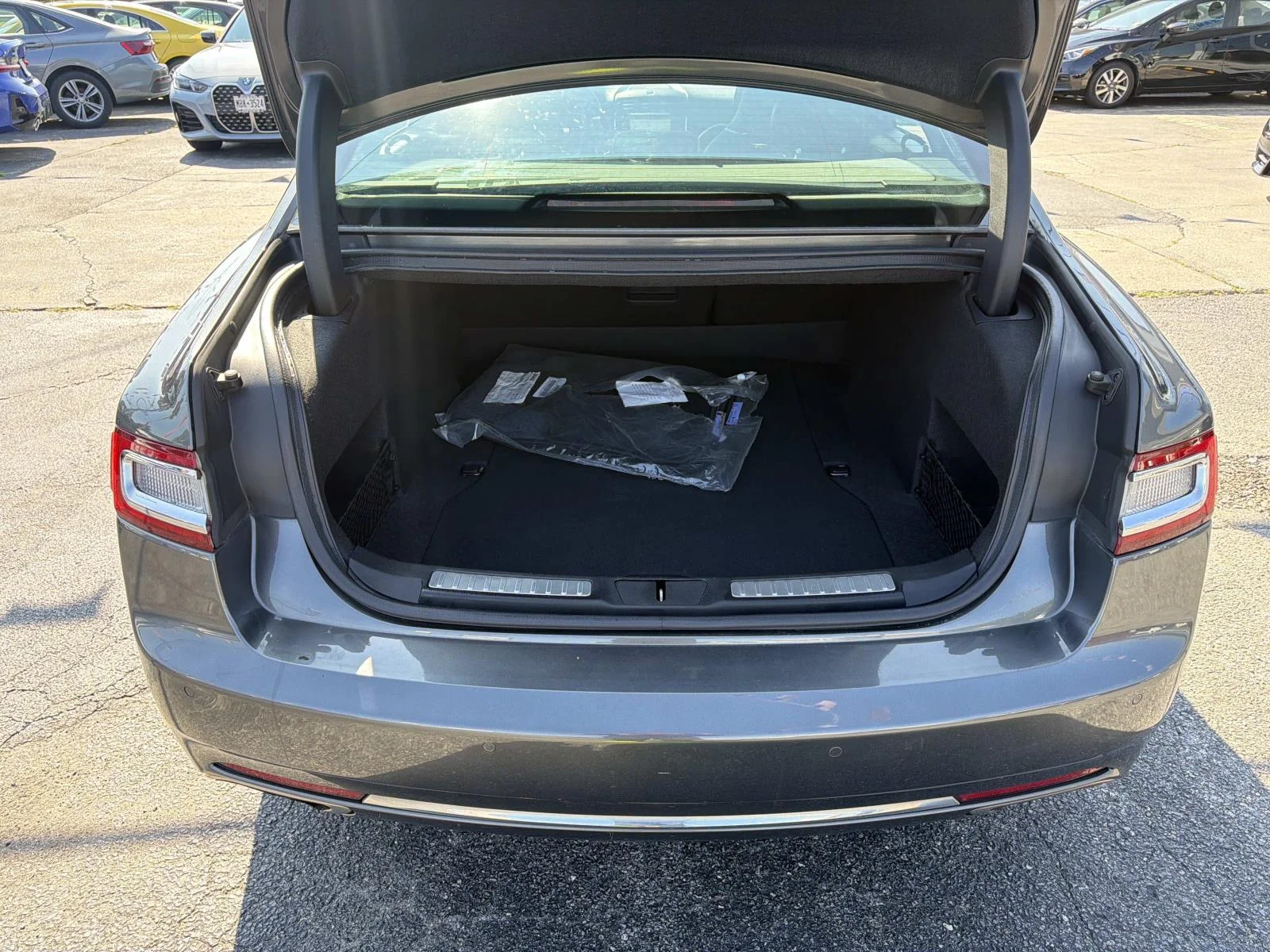 Used 2018 Gray Lincoln Reserve image 11