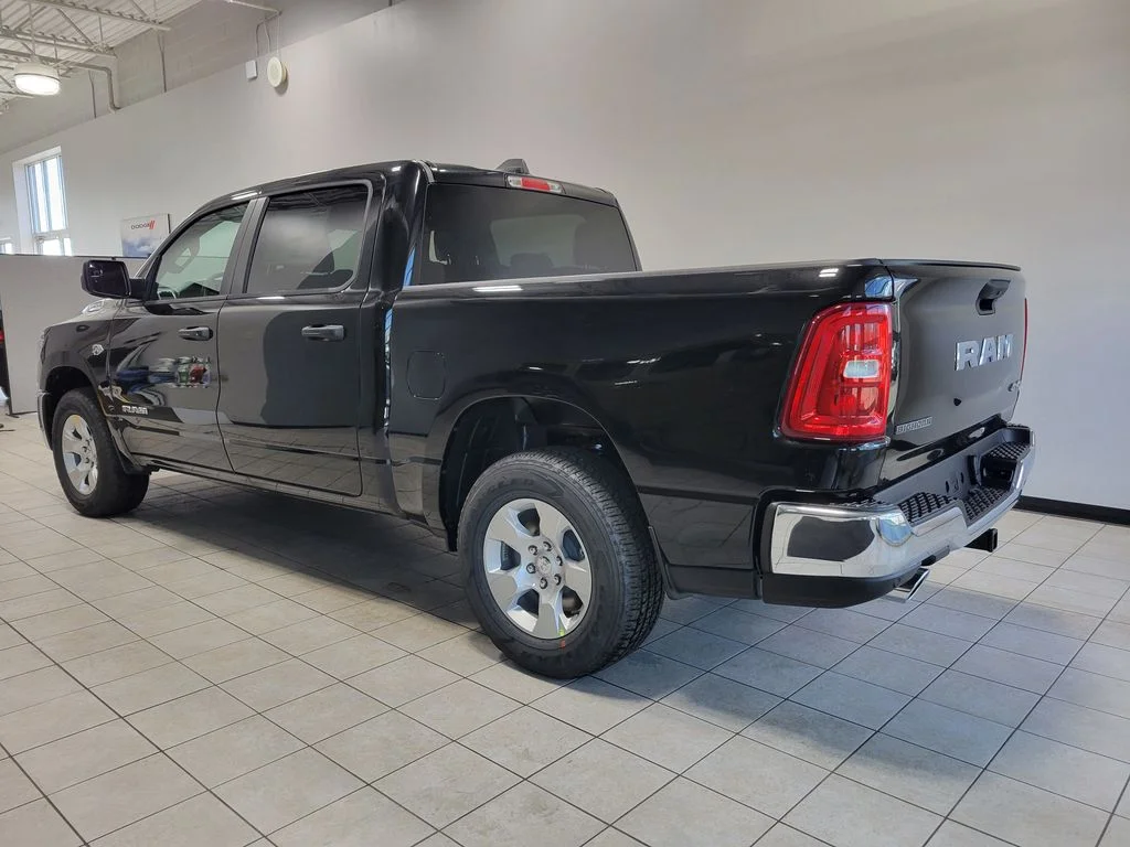 New 2026 Diamond Black Crystal Pearl-Coat Exterior Paint RAM Big Horn/Lone Star image 5