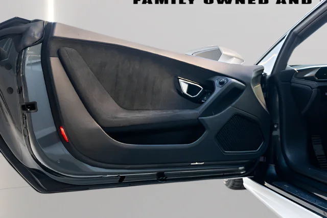 Used 2016  Lamborghini  image 29