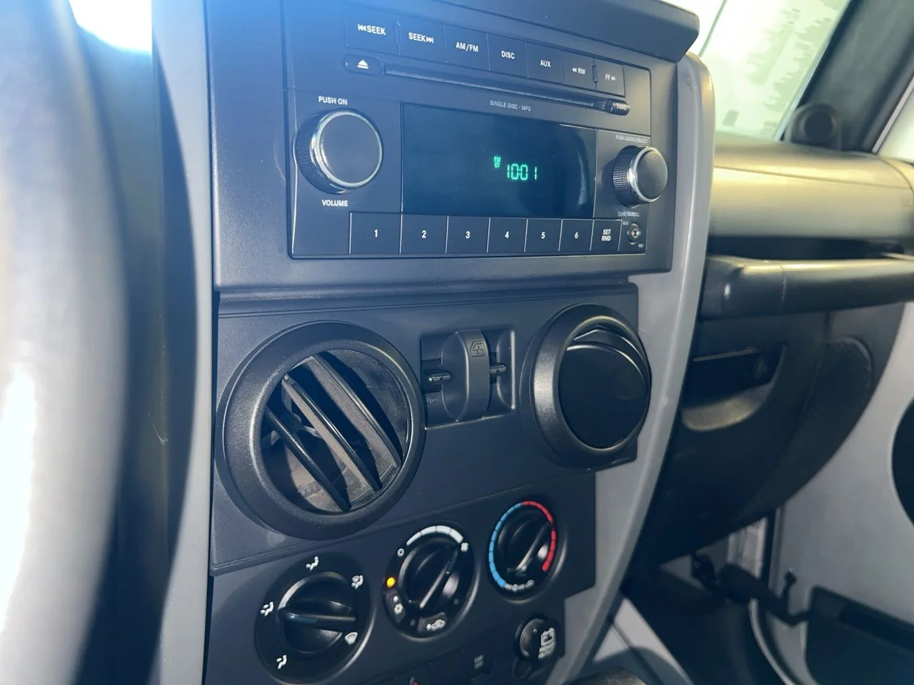 Used 2009 Silver Jeep X image 28