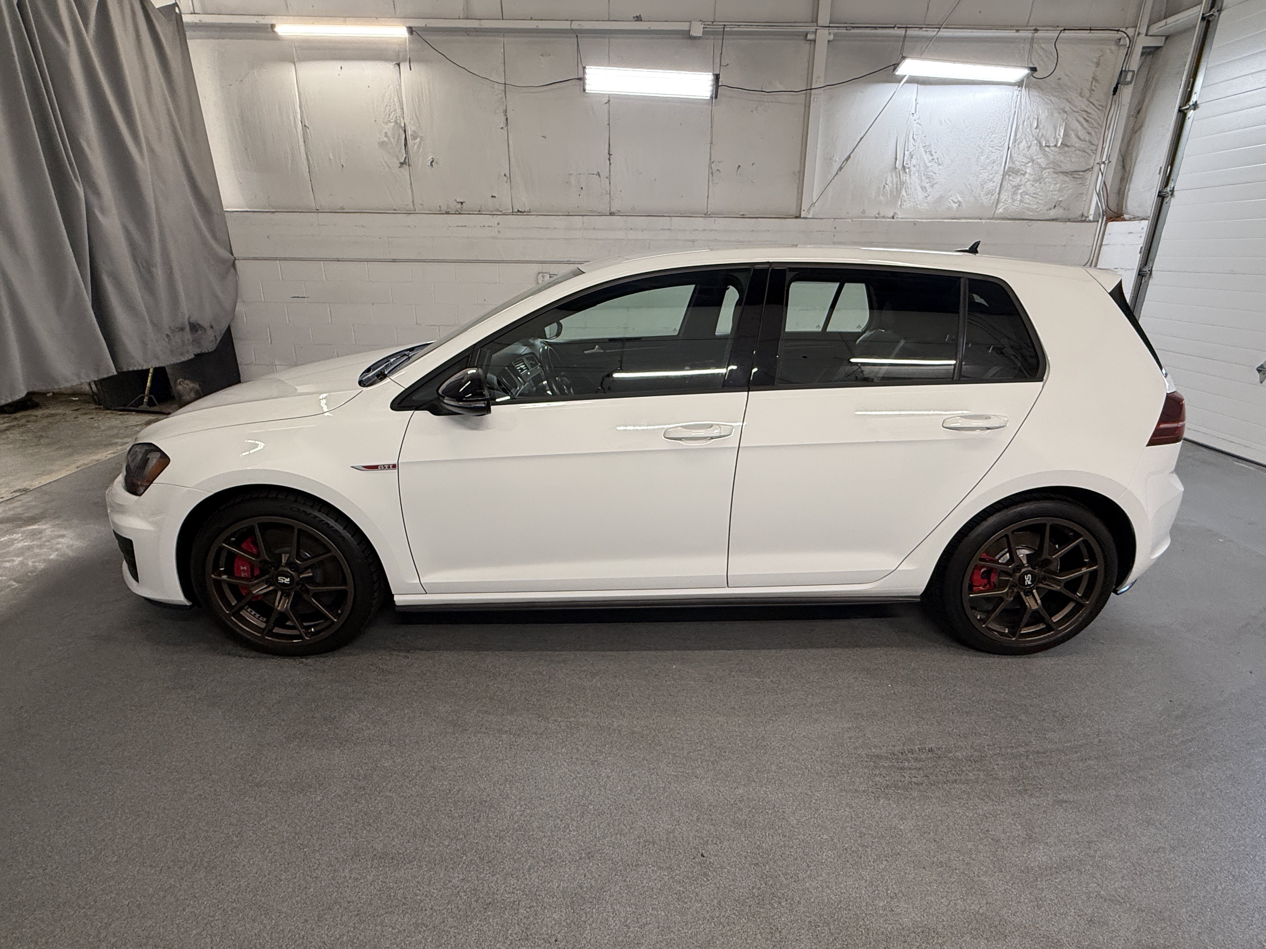 Used 2017 Pure White Volkswagen Sport image 5