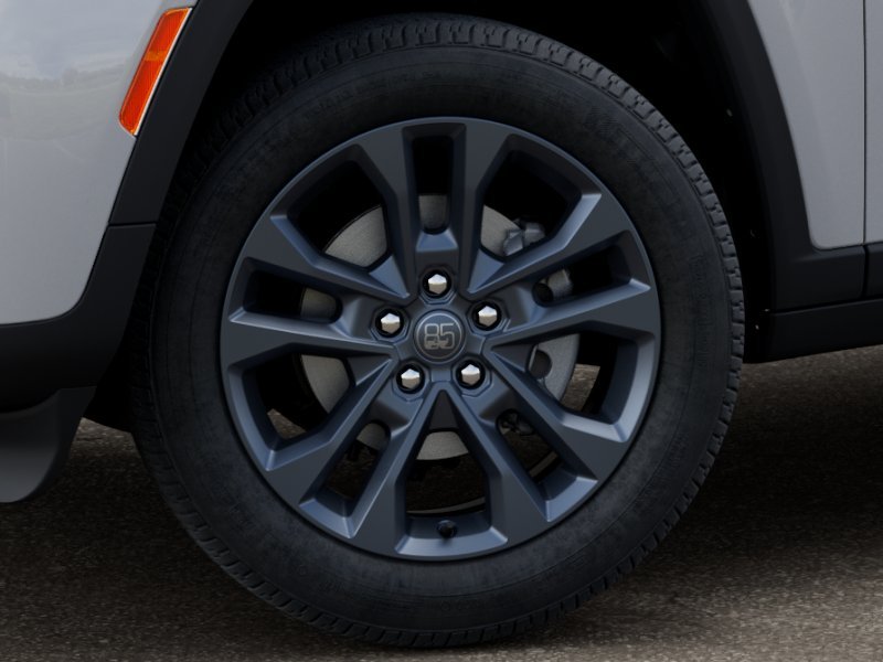 New 2026 Bright White Clear-Coat Exterior Paint Jeep  image 35