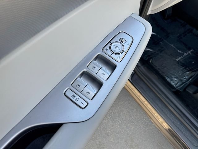 Used 2021 Black Hyundai SEL image 11