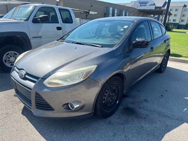 Used 2012 Grey Ford SE image 3