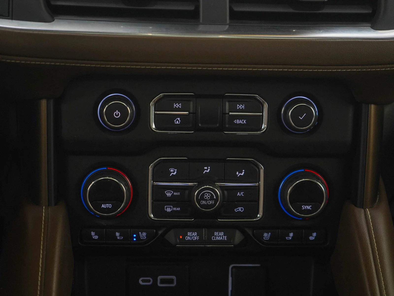 Used 2021 IRIDESCENT PEARL TRICOAT Chevrolet High Country image 18