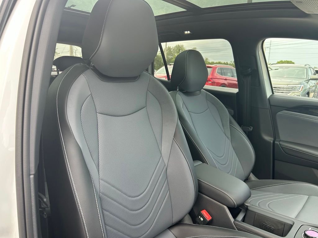 New 2026 White/off-white Volkswagen 2.0T SE R-Line Black image 31