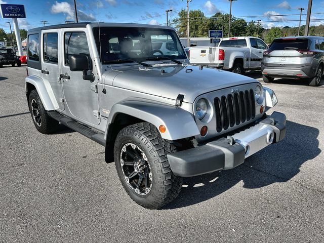 Used 2011 Silver Jeep Sahara image 10