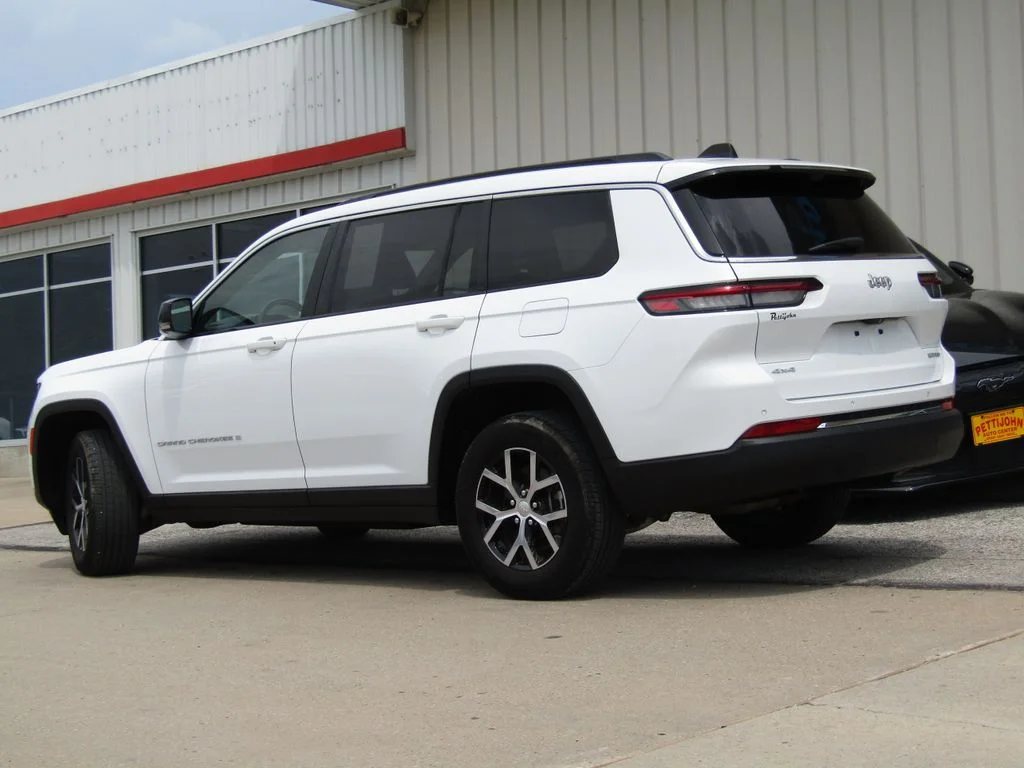 Used 2024 Bright White Clearcoat Jeep Limited image 10