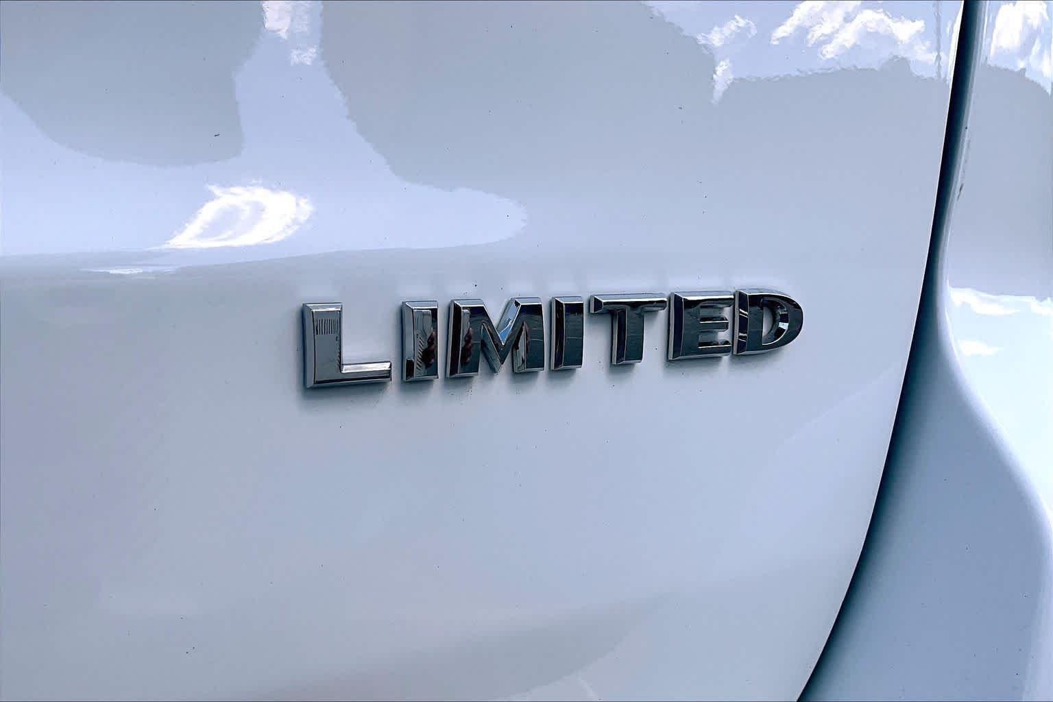 Used 2021 Bright White Clearcoat Jeep Limited image 33