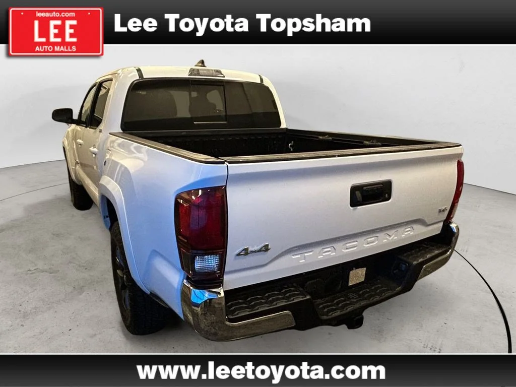 Used 2022 White Toyota SR5 image 3