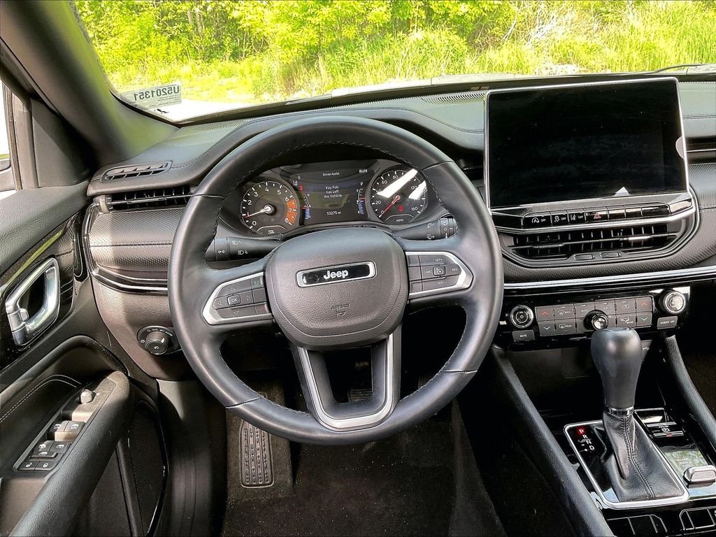 Used 2022 Gray Jeep Latitude image 17