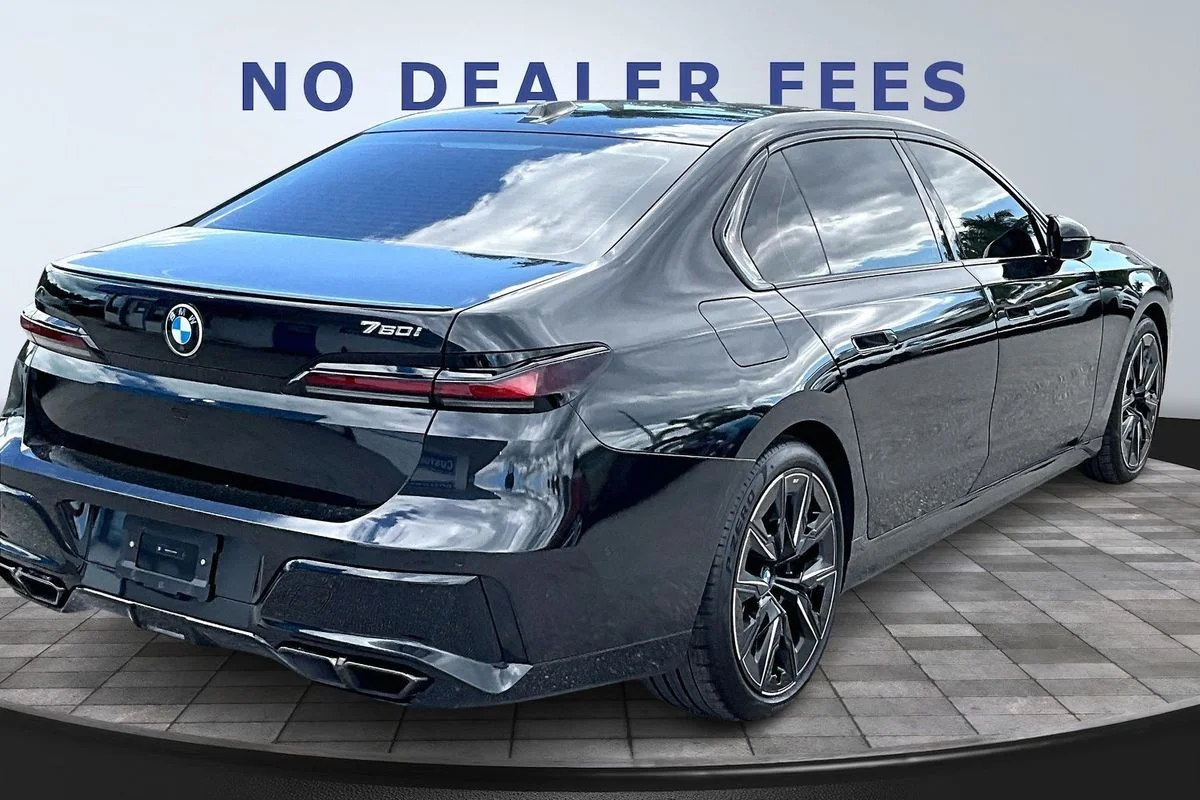 Used 2024  BMW xDrive image 6