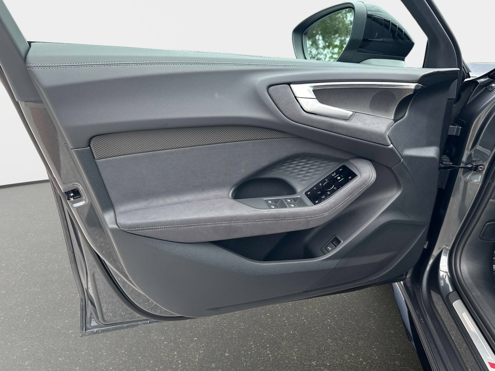 New 2026 Daytona Gray Pearl Effect Audi Premium Plus image 15