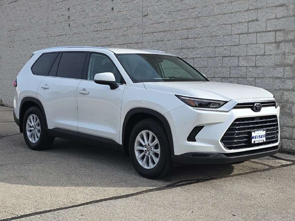 Used 2024  Toyota XLE image 14