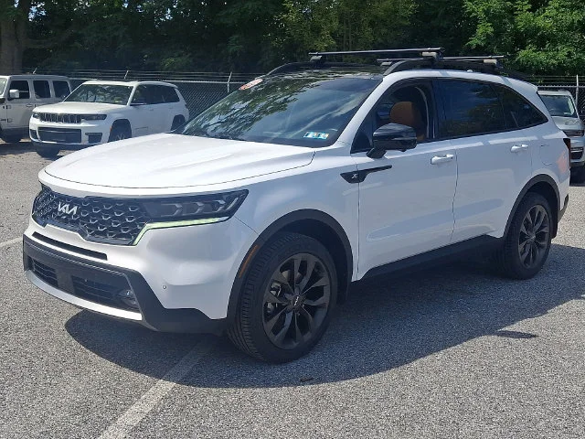 Used 2023 White Kia X-Line SX Prestige image 7