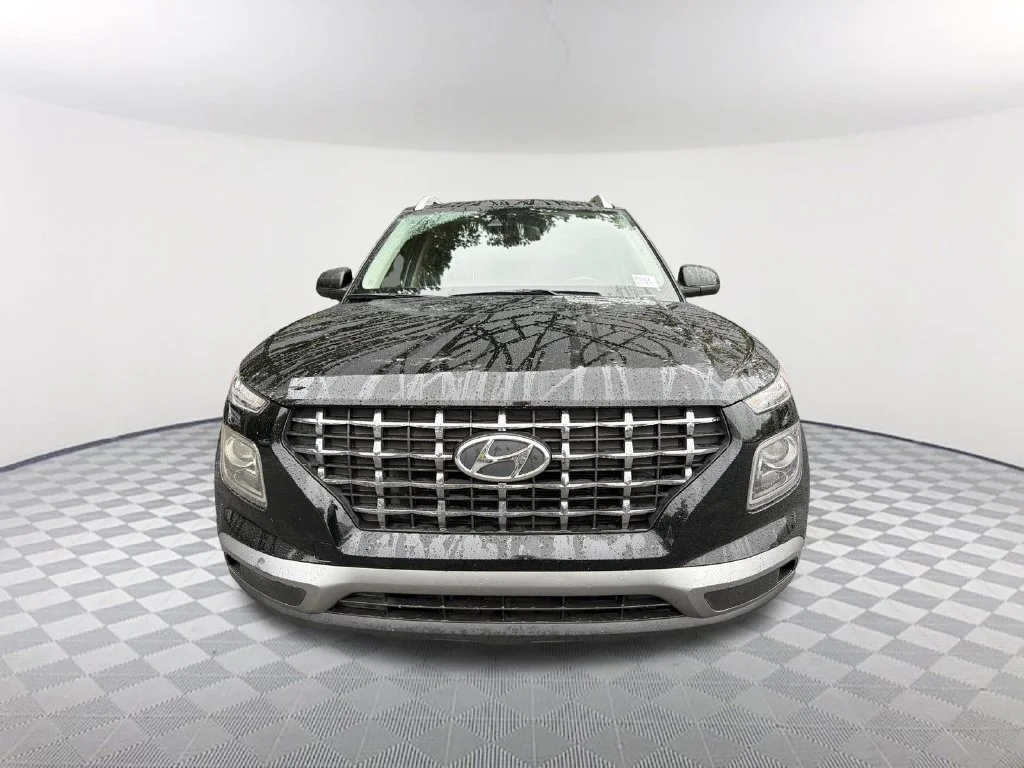 Used 2022 Black Hyundai SEL image 2